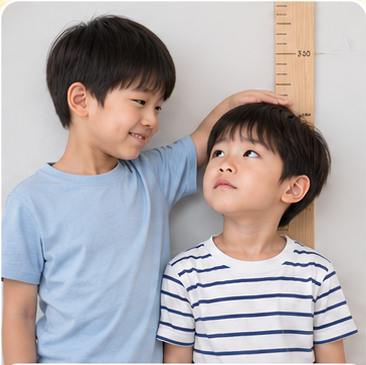 Trẻ thấp hơn bạn bè cùng trang lứa